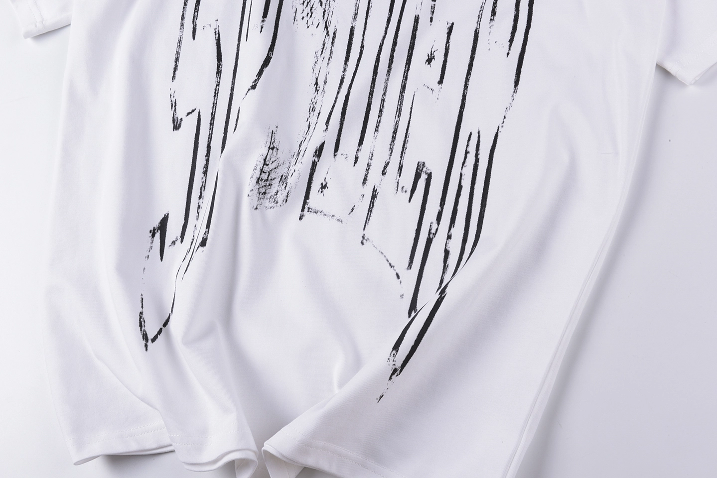 Sp5der White Distressed Arc Logo Graphic T-Shirt4