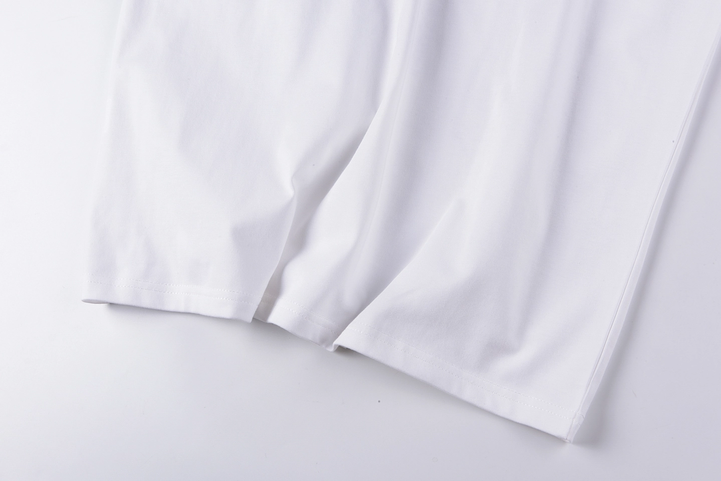 Sp5der White Distressed Arc Logo Graphic T-Shirt9