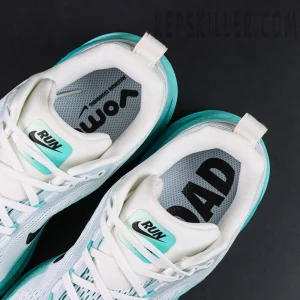 Nike Vomero 18 GS insole detail with RUN branding and padded interior